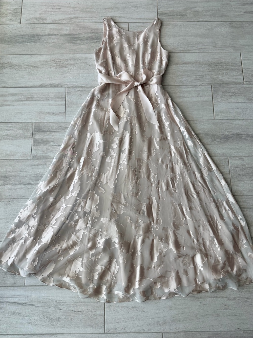 Tahari Arthur S. Levine Champagne Floral Satin Gown – Size 8 - Picture 8 of 13